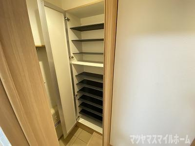 【設備】 | デュラ・カーサコンフォルターブルⅡ | シューズボックス