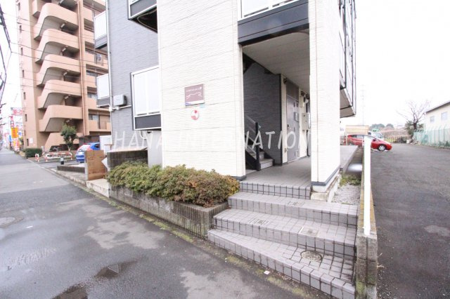 レオパレスＯＶＩＲＡのエントランス