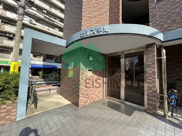 ヒルズ平尾のエントランス