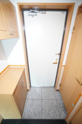 【玄関】 | グランメゾン椿森 | ※同物件・反転タイプの写真です。