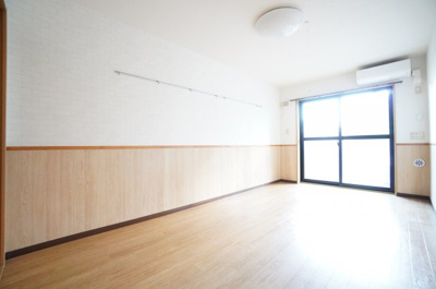 【居間・リビング】 | グランメゾン椿森 | ※同物件・反転タイプの写真です。