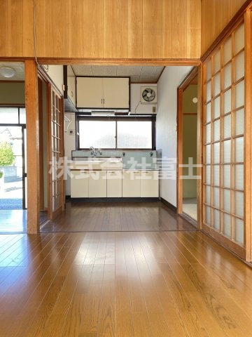 菜畑借家の居間・リビング