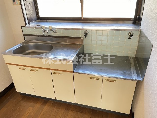 菜畑借家のキッチン