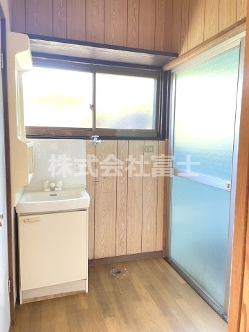 菜畑借家の洗面所