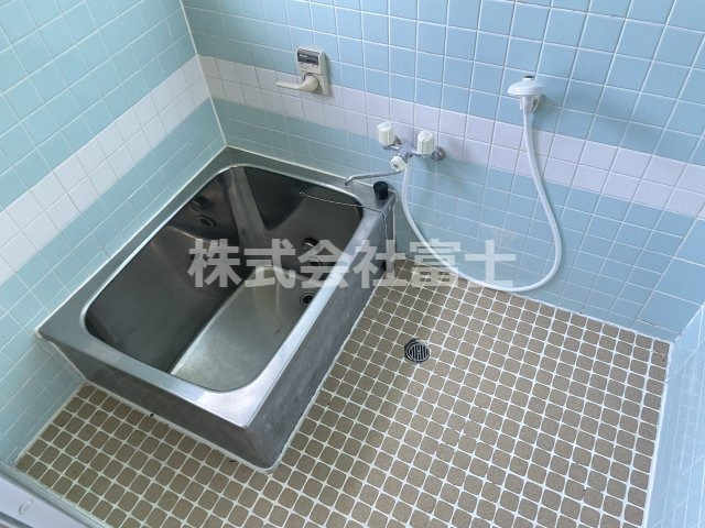 菜畑借家の浴室