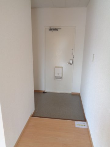 ストークマンションの玄関