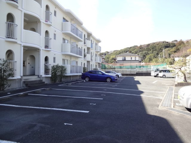 ストークマンションの駐車場