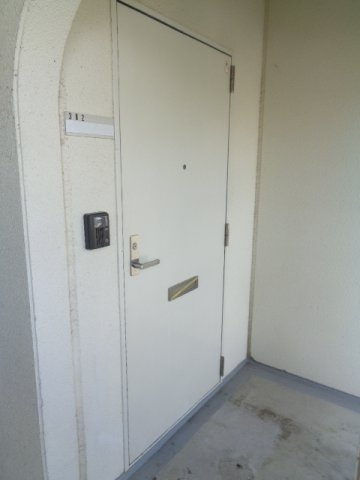 ストークマンションの玄関