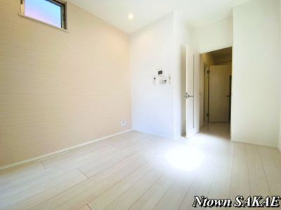 【居間・リビング】 | ハーモニーテラス大久手町 | こちらのリビングで趣味の時間をお楽しみください