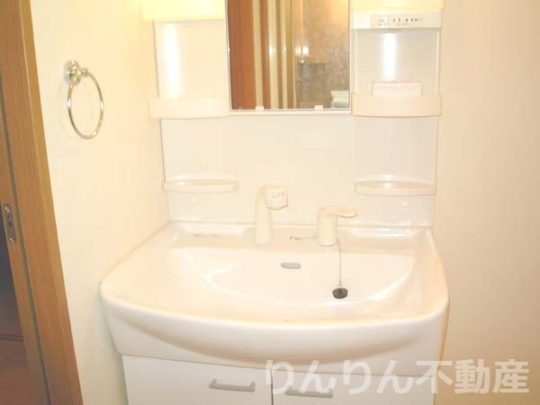 【洗面所】 | ドミール内浜 | コンパクトで使いやすい洗面所