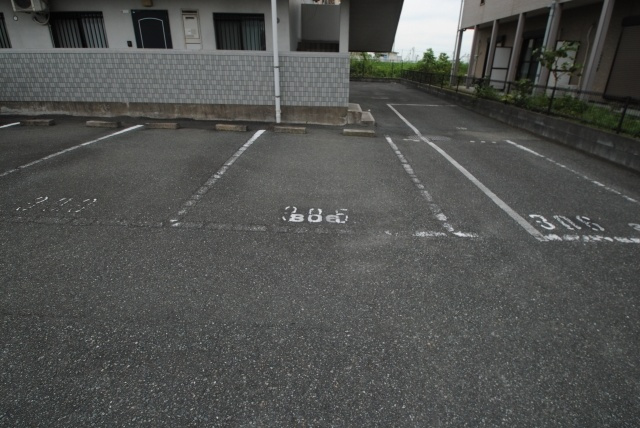 サンライズ大善寺の駐車場