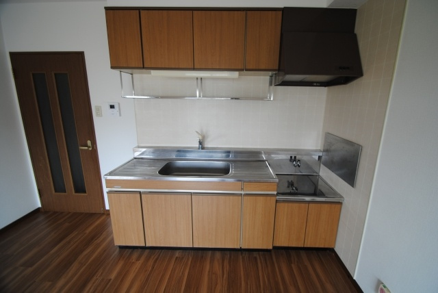 サンライズ大善寺のキッチン|ガスコンロ設置可
内装イメージ：同物件別室