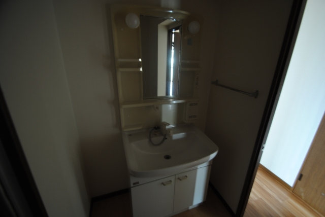 サンライズ大善寺の独立洗面台|シャワーあり
内装イメージ：同物件別室