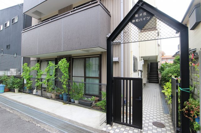 旭が丘伸和ハイツのエントランス