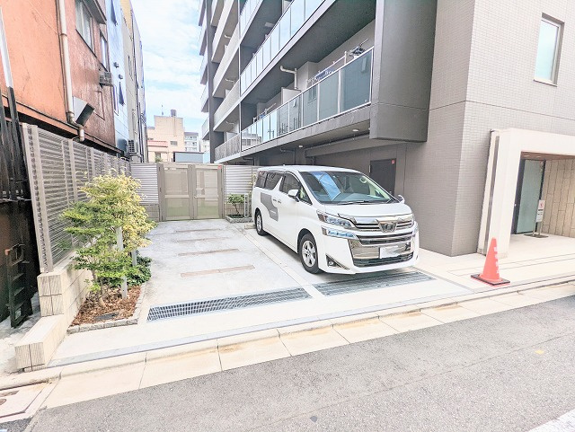 グランウィッシュ浅草EASTの駐車場