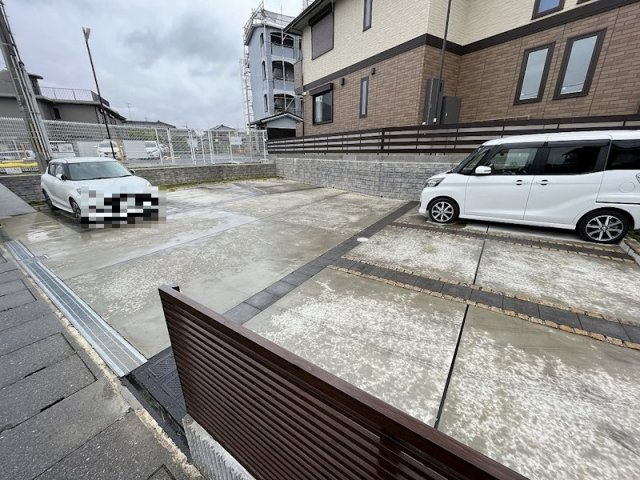 アンリエッタの駐車場|敷地内駐車場