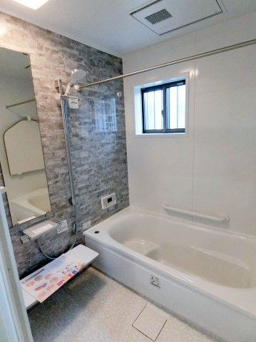 広島市安佐北区可部6丁目　中古一戸建て（全2棟）の浴室|落ち着いた空間のお風呂です