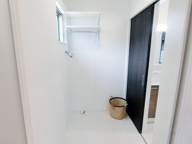 広島市安佐北区可部6丁目　中古一戸建て（全2棟）のランドリースペース