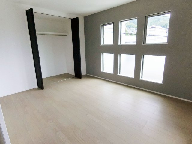 広島市安佐北区可部6丁目　中古一戸建て（全2棟）の洋室|個人の部屋や寝室として使える洋室です