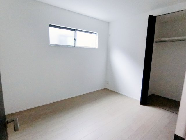 広島市安佐北区可部6丁目　中古一戸建て（全2棟）の洋室|個人の部屋や寝室として使える洋室です