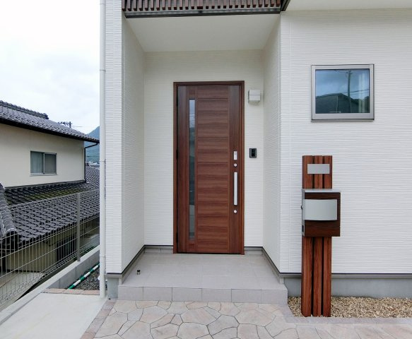 広島市安佐北区可部6丁目　中古一戸建て（全2棟）の玄関|シンプルで使いやすい玄関です