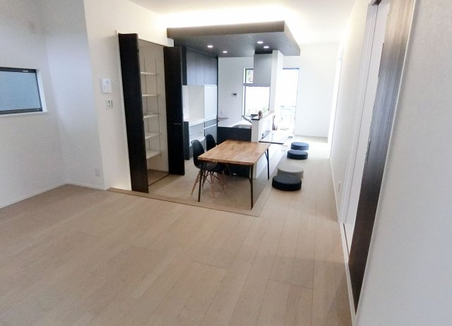 広島市安佐北区可部6丁目　中古一戸建て（全2棟）の居間・リビング|居心地のよいゆったりとしたリビングダイニング