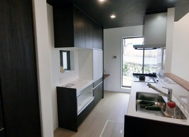 広島市安佐北区可部6丁目　中古一戸建て（全2棟）のキッチン|きれいなキッチンです