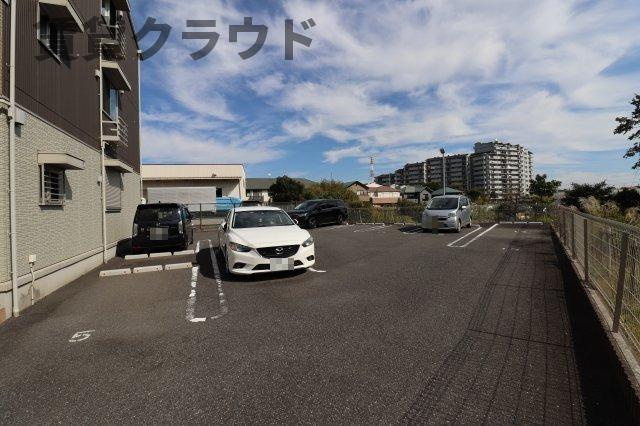 エスペランサAの駐車場|車をお持ちの方に嬉しい駐車場付きの物件です