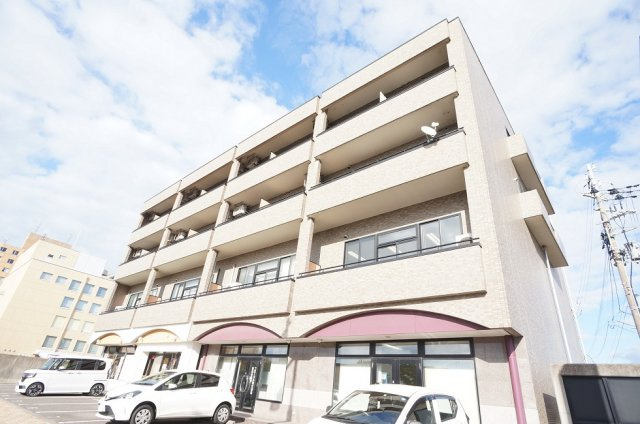 【外観】 | 田辺ビル | 弁天橋通沿いに立地。