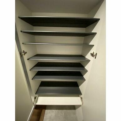 菊池郡菊陽町大字津久礼の賃貸マンションの玄関