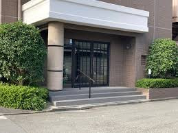 コスモ新川崎　（川崎市幸区小向西町4丁目）のエントランス|落ち着いたエントランスです