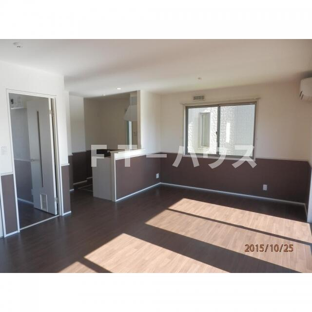 千種町戸建貸家の居間・リビング|写真はＣ棟になります