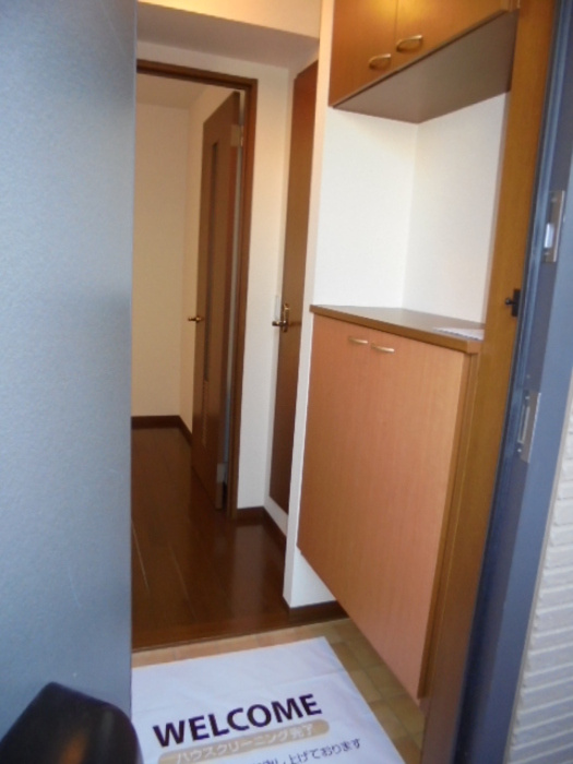 ファミール河内の玄関