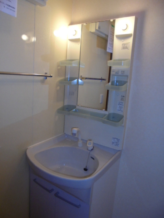 ファミール河内の洗面所