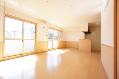 【居間・リビング】 | カーサみつわ台K | ※同物件、同タイプ、間取り反転のお部屋です