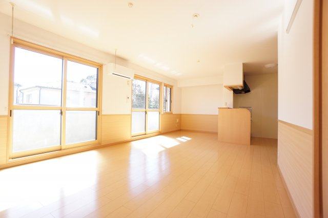 【居間・リビング】 | カーサみつわ台K | ※同物件、同タイプ、間取り反転のお部屋です