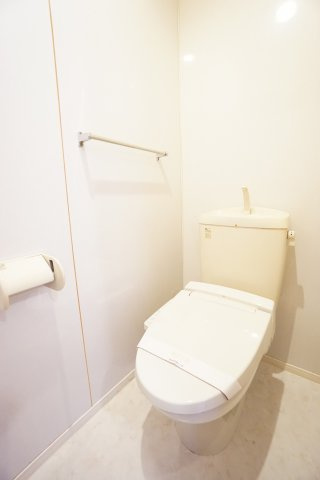 【トイレ】 | カーサみつわ台K | ※同物件・同タイプの写真です