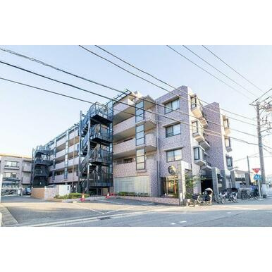 クレッセント新川崎Ⅱ　（川崎市幸区南加瀬３丁目）の外観|外観は落ち着いています　クレッセント新川崎ＩＩ 　1994年8月築　3LDK　ＪＲ横須賀線 / 新川崎駅 徒歩18分　新規リノベーション物件　家具付き　南西向きにつき陽当り良好　オートロック