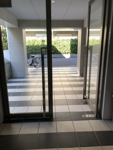 DECORデコールのエントランス|ゆとりのあるエントランスです