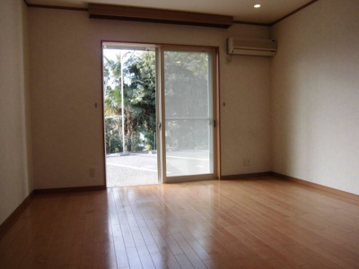 【洋室】 | アミティエ | 明るい洋室です