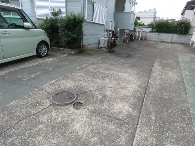 千代田的場ファミリアA棟の駐車場