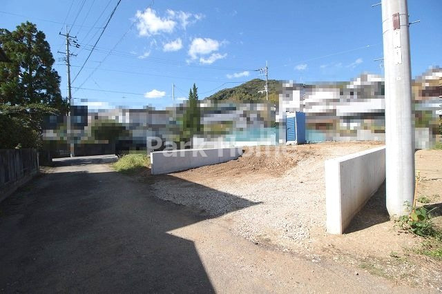 高知市中秦泉寺-建築条件付き-売土地の前面道路含む現地写真