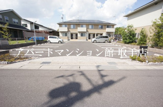 【駐車場】