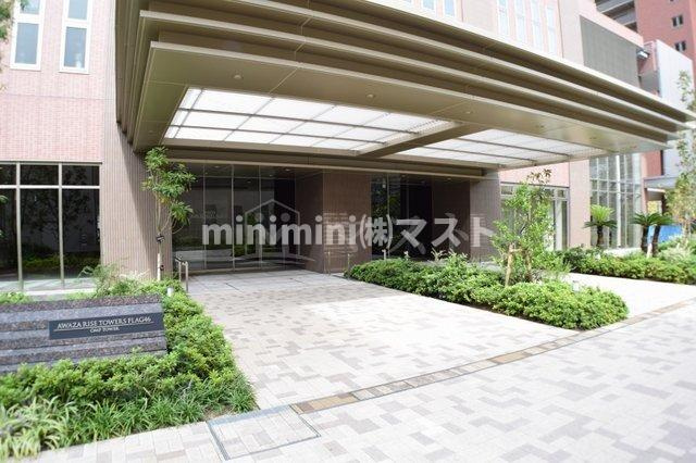 大阪市西区江之子島２丁目の賃貸マンションのエントランス