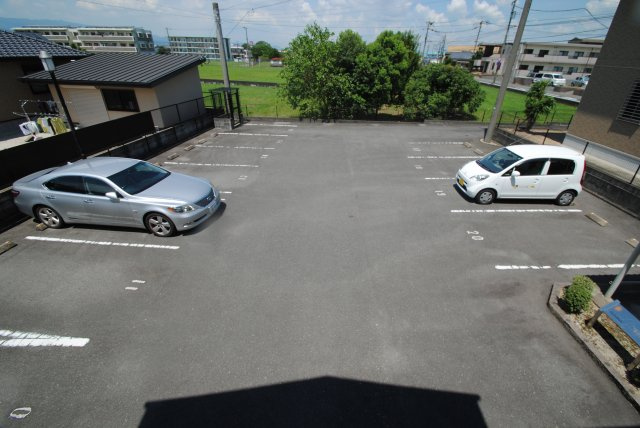 ハレアカラＡ棟の駐車場