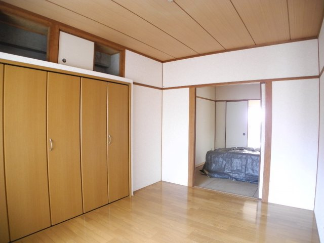 エトワール泉の洋室