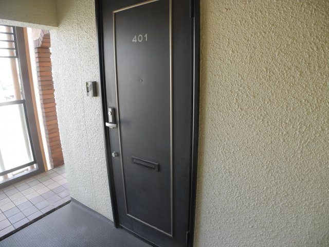 奥村ビルのエントランス