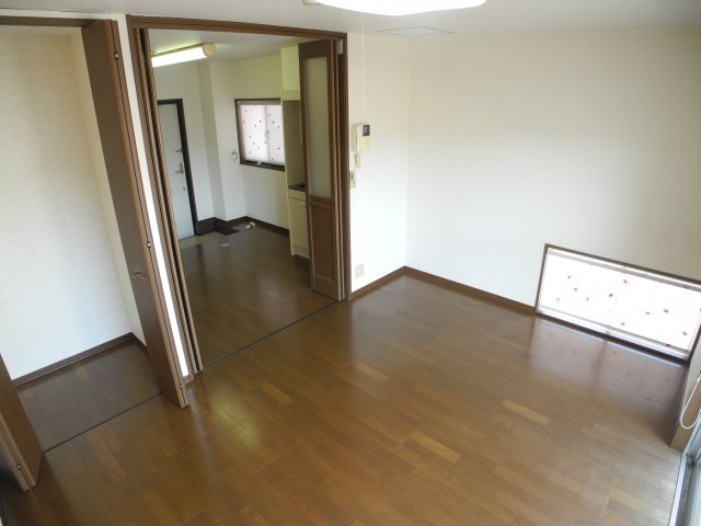 奥村ビルの居間・リビング