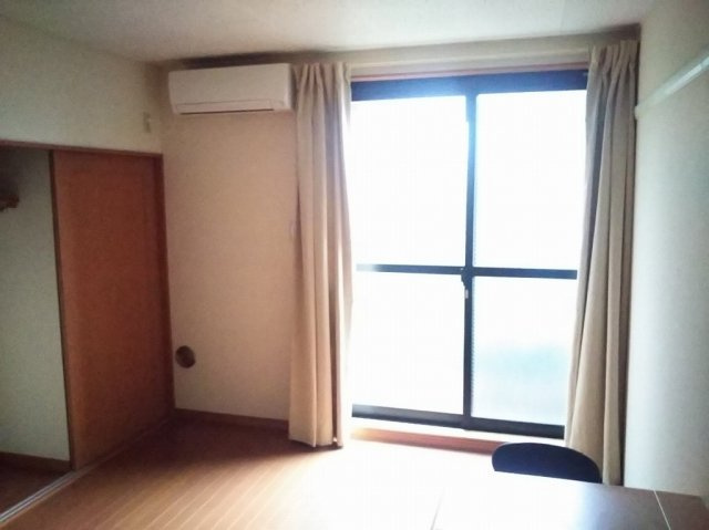 レオパレス吉春Ⅱの寝室