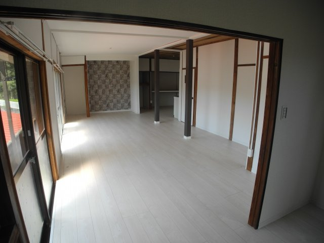 油木町貸家の居間・リビング